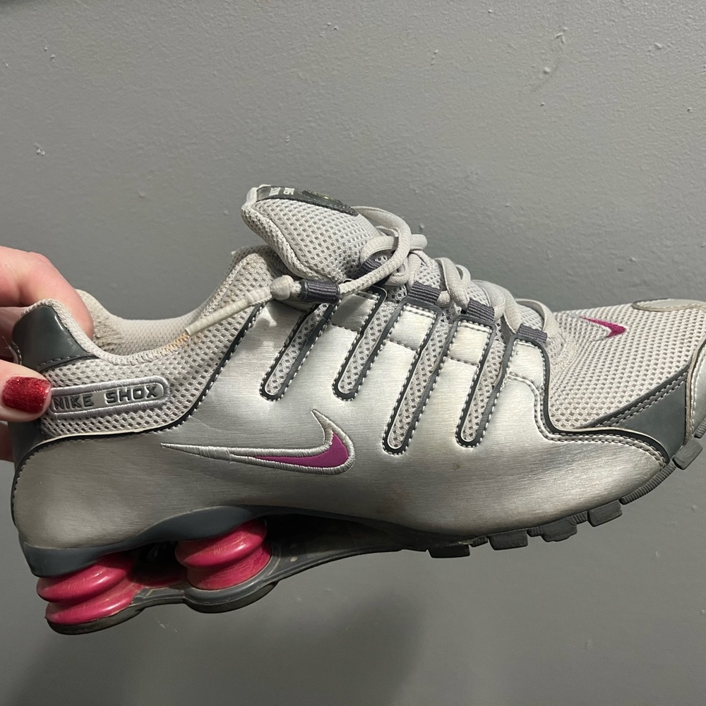 Women’s Nike Shox 9.5
